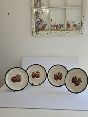 Casuals China Pearl Set Of 4 Apple Pattern Dinner Plates Green Trim